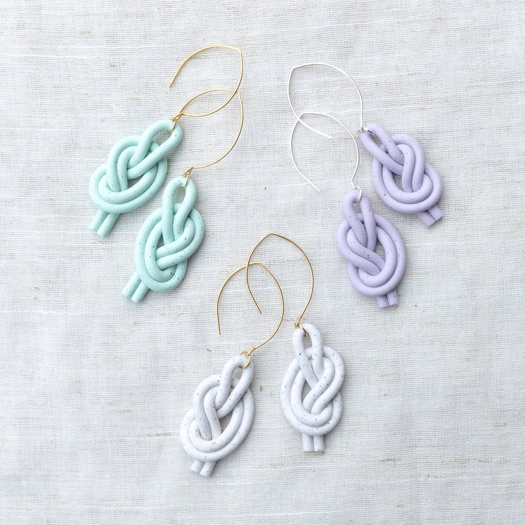 Specked Knots